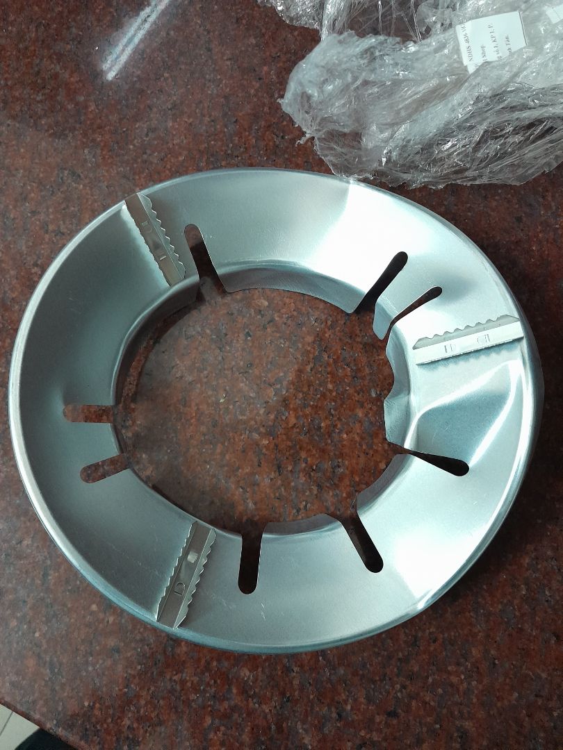 mua 2 cái , giao 1 cái móp méo