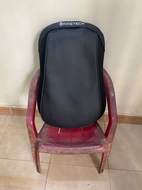 Giao hàng nhanh, đệm mềm và nhẹ có cái đai ở sau nên đặt lên ghế nào cũng ngồi massage tốt. Lớp da mùa đông ngồi tựa lên ấm và êm, ai nóng thì có thể lật ra phía sau. Mấy cái cục massage bên trong xoay xoay rất đã ngồi tựa vào mà vẫn lăn bình thường