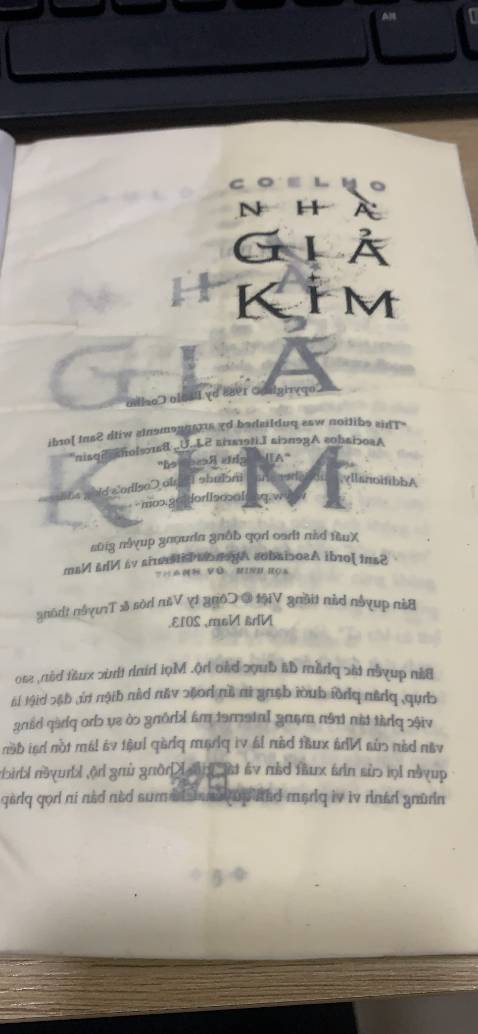 Mình quá thất vọng với sản phẩm, người vận chuyển.
Mình đã nhờ 1 người bạn nhận hộ, nếu là mình thì sẽ không nhận sản phẩm đó.
Bán sách mà không bọc 1 cái gì luôn, để 1 cuốn sách không, vận chuyển thì mưa ướt hết sách, rồi đọc sao, phơi khô nó phồng lên hư hết cả cuốn sách.
Thật không thể chấp nhận được luôn.