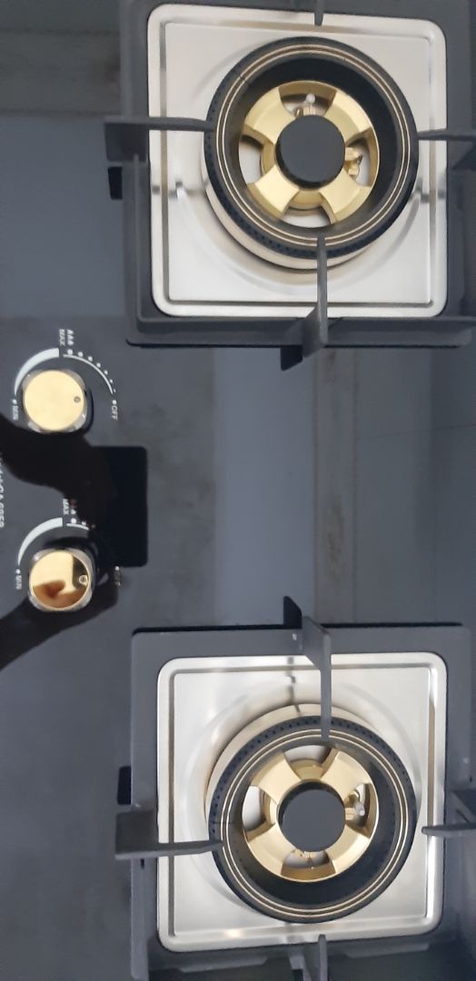 Bếp đẹp, chắc chắn. Có kiềng chắn gió 1 bên (xoay được 4 hướng), phù hợp khu vực bếp có gió lùa