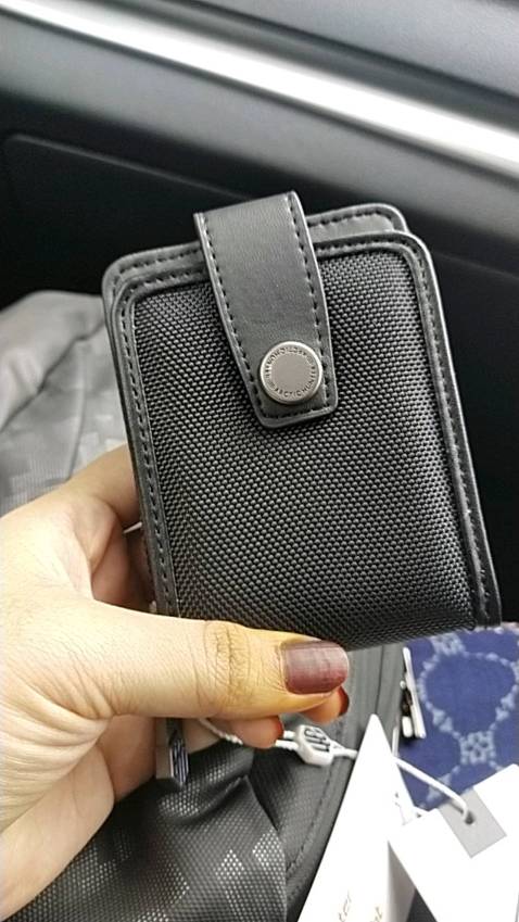 Mẫu đẹp như hình, sờ vào khá thích, shop đóng gói kỹ. có cả thiệp chúc mừng năm mới nữa. sẽ quay lại.