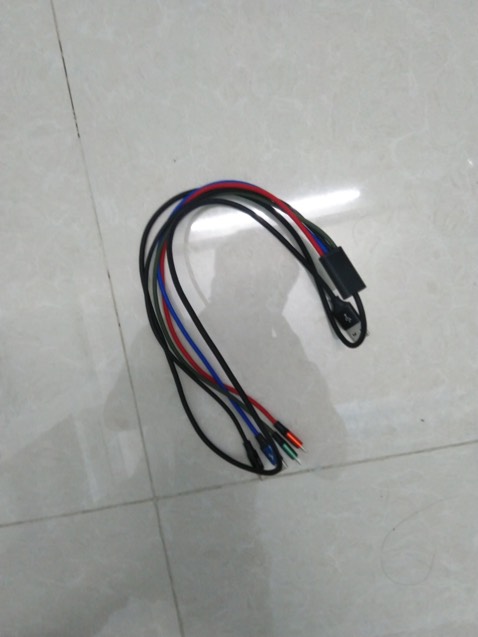 Giao hàng đúng hạn, đóng gói cực kỳ cẩn thận. SP nhìn chắc cắn, có nhiều đầu nên tiện cho sạc nhiều thiết bị rất tiện khi đi công tác hoặc đi du lịch. Tuy nhiên sạc vào chậm không bằng dây theo máy