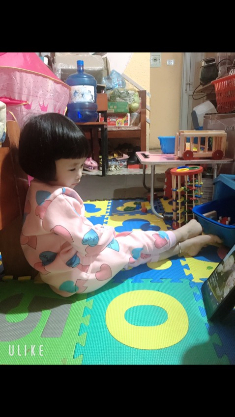 Váy của bé đẹp và giống hình