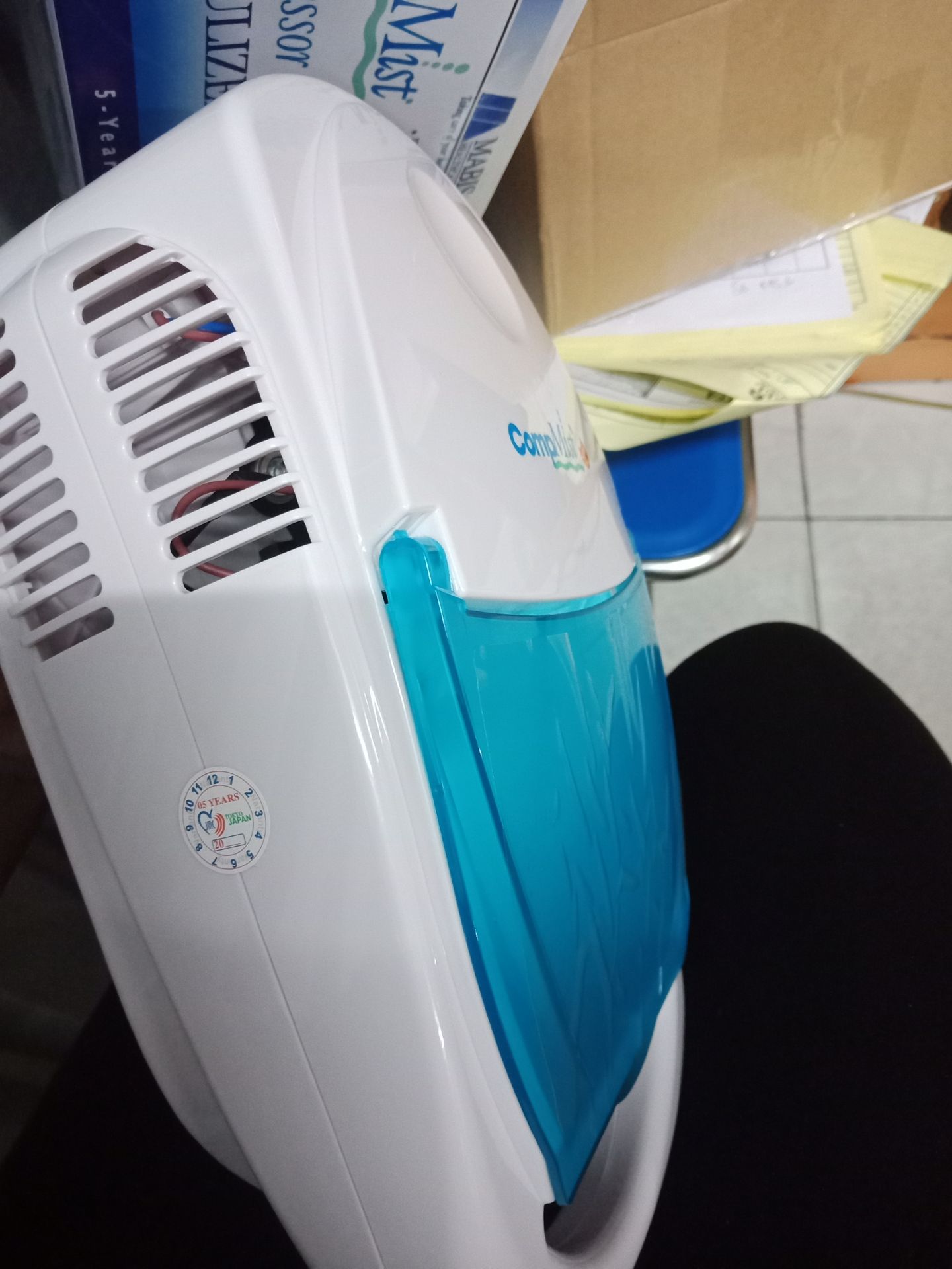 máy giao nhanh,  2 ngày là có dùng,  đúng mô tả, phun mạnh nhưng nhược điểm là tiếng hơi ồn. giá tiền rất ổn .  mong là dùng bền.  cảm ơn shop.  nhờ vậy mà 2 đứa con mình ko phải chạy đi phun ngày mấy cữ lúc ốm.