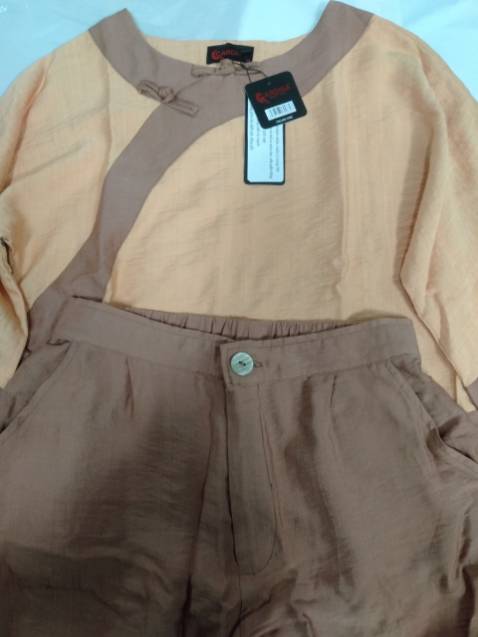 Mua cho mẹ bộ này mặc đẹp lắm, shop giao nhanh kịp cho mẹ đi chùa vào dịp tết luôn