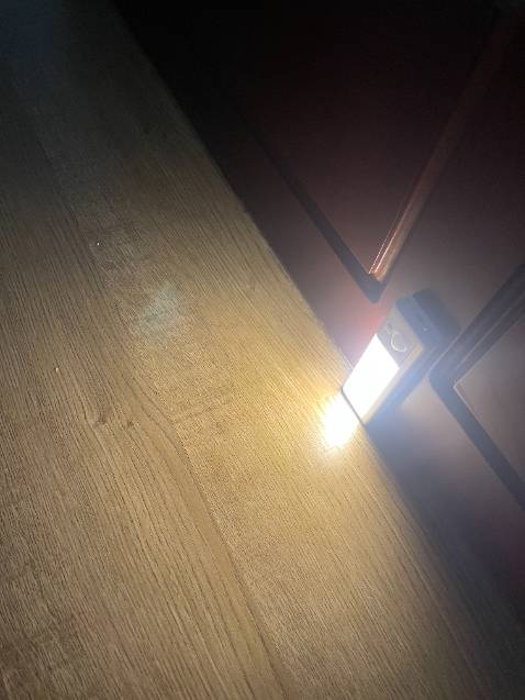 Sản phẩm y như hình. Xài tốt, ok. Mình mua loại kích thước nhỏ nhất nhưng thấy sáng vậy là đủ. Ban đêm giật mình đi vệ sinh không sợ bị chói.