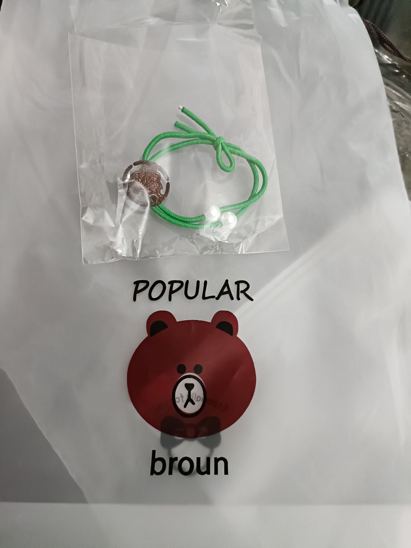 Quá ưng từ cách gói đồ màu hồng dễ thương cho tới quà tặng cột tóc xinh xắn.cảm ơn shop ạ.sản phẩm thì đẹp miễn chê.chất liệu ok la lắm.sẽ ủng hộ shop thêm.😍