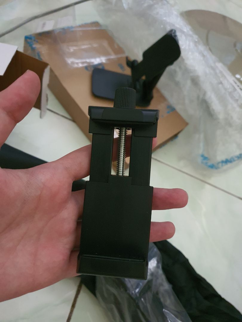 hàng đóng gói chắc chắn, kĩ càng, giao hàng nhanh
tripod chắc chắn, mình đã từng mua ở nhiều chỗ nhưng chỗ này khá tốt
mình nghĩ tripod cao khoảng 1m4 nha