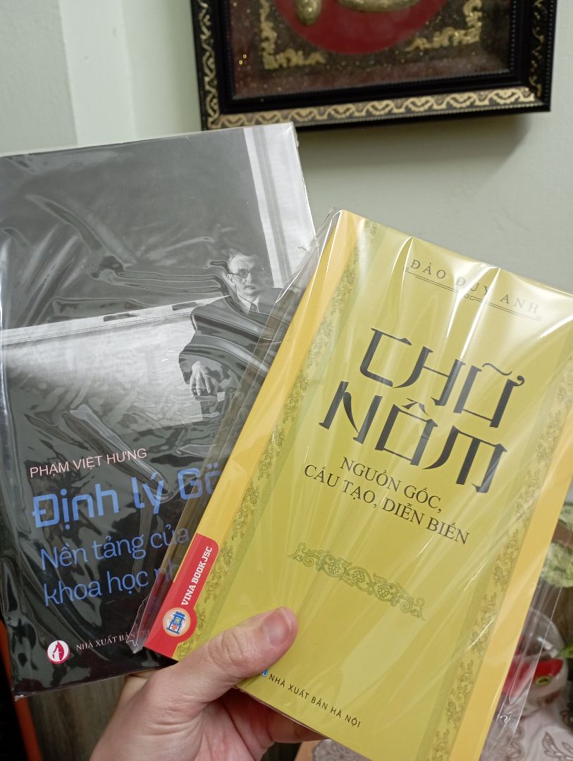 Sách được bọc cẩn thận, chất lượng in tốt.