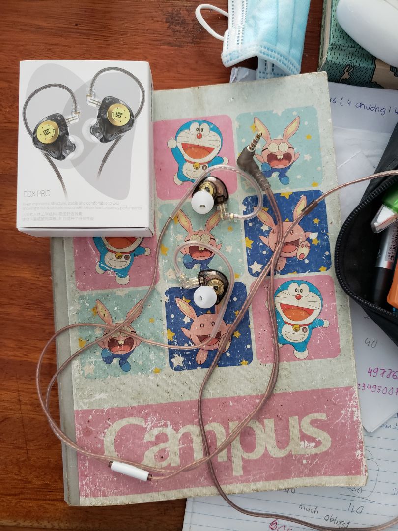 Được giới thiệu từ một đứa bạn chuyên làm về âm thanh, mua về xong nghe rất rõ các tầng âm thanh mà các loại tai nghe khác có cùng phân khúc giá không có. Bass, treble đều tốt. Sản phẩm rất đáng để thử.