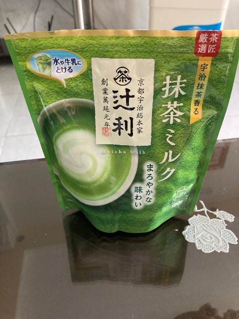 Túi đẹp đúng hàng Nhật. Có thể tin tưởng nhiều hơn nếu được giới thiệu về thành phần của sản phẩm. 
Trà xanh Matcha sữa nhưng không rõ sữa có bao nhiêu % ? 
Tôi đã uống thử , vị ngọt nhẹ , dễ uống.