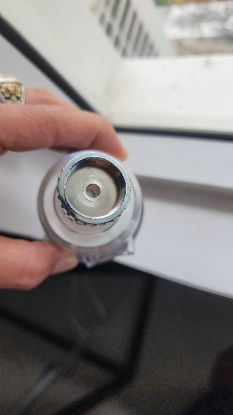 Tất cả điều bằng nhựa, shop miêu tả sai vật liệu vòi