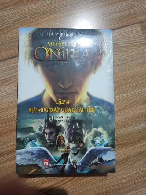 Nhớ rõ là đã mua full 4 quyển rồi, nhưng mà không hiểu sao bị mất tiêu tập 4 đi đâu, kiếm hoài không thấy 🥲 Thui đành chấp nhận số phận mua lại tập 4 z. Mong là truyện sẽ hay.