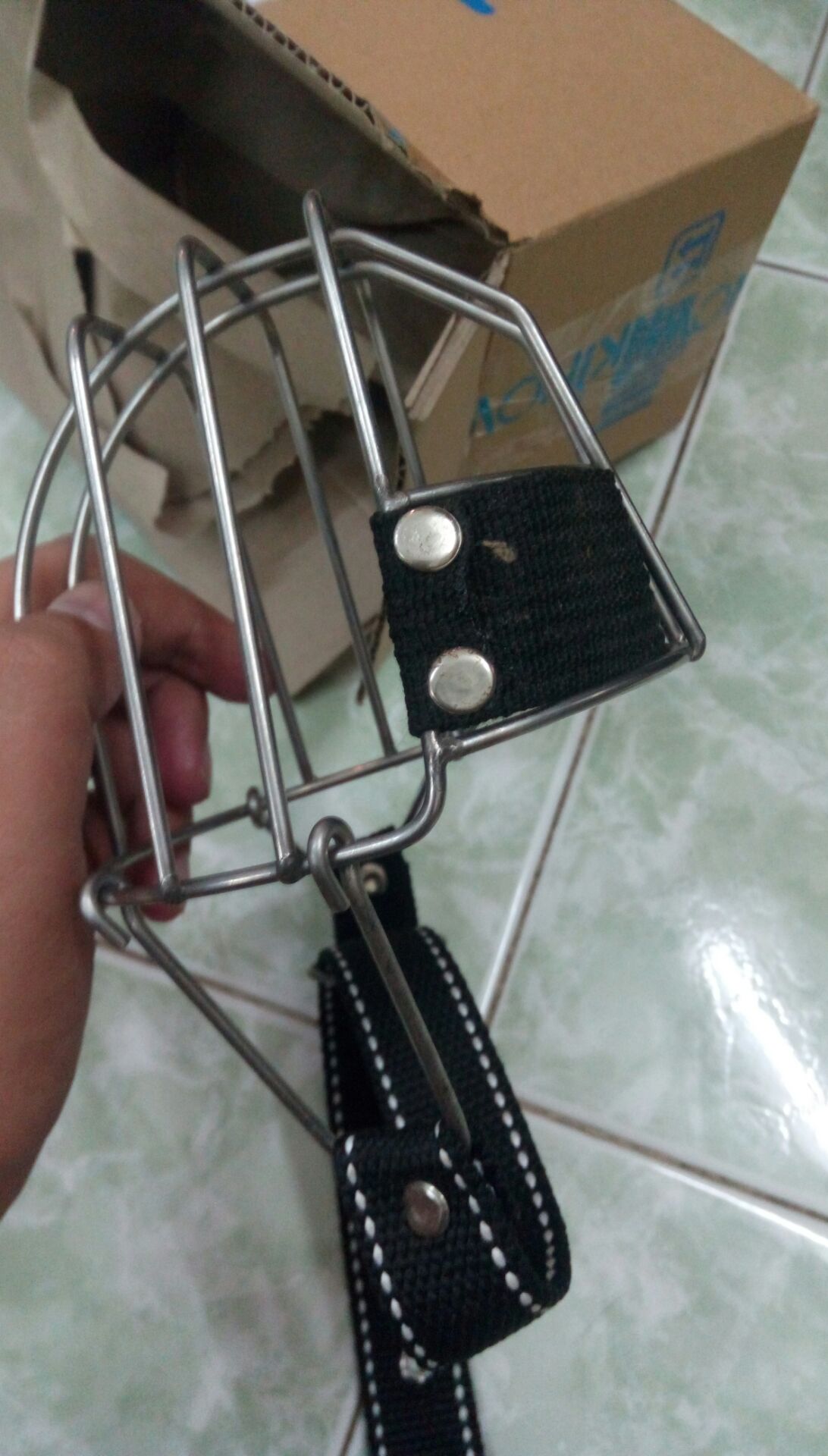 giao hàng cũ bụi bám, rỉ sét, phần dây còn bị đứt nữa. shop nên xem xét lại giao hàng cũ bụi bám, rỉ sét, phần dây còn bị đứt nữa. shop nên xem xét lại