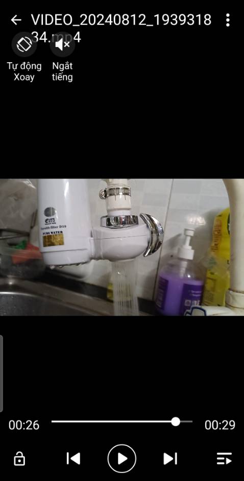 Tôi đã đặt mua 1 Đầu lọc nước trực tiếp tại vòi Eurolife EL-LS-D10 và đã nhận hàng ngày 11.8.2024. Sau khi nhận hàng tôi đã lắp đặt nhưng kết quả không đúng như ý muốn: đầu lọc nước chỉ lọc được rất ít nước lọc, phần lớn lượng nước còn lại đều chảy qua bộ phận không lọc( tôi mua đầu lọc nước chủ yếu là để lấy được lượng nước khá nhiều đã qua xử lý, lọc để sử dụng cho sinh hoạt nấu nướng nhưng lượng nước thu được lại quá ít không như hình ảnh quảng cáo), khi chỉnh nút điều chỉnh để giảm hay tắt phần không qua lọc đều không điều chỉnh được và lượng nước qua đầu lọc vẫn rất ít. Tôi đã kiểm tra lại thấy mình lắp đặt đúng theo hướng dẫn nên tôi không hiểu là lượng nước qua đầu lọc quá ít là nguyên nhân gì, vì vậy xin TiKi cho tôi đổi lại đầu lọc khác đã qua kiểm tra kỹ lưỡng để tránh tình trạng tôi đã nêu trên. Sau đây tôi sẽ gửi kèm hình chụp đầu lọc đang hoạt động: