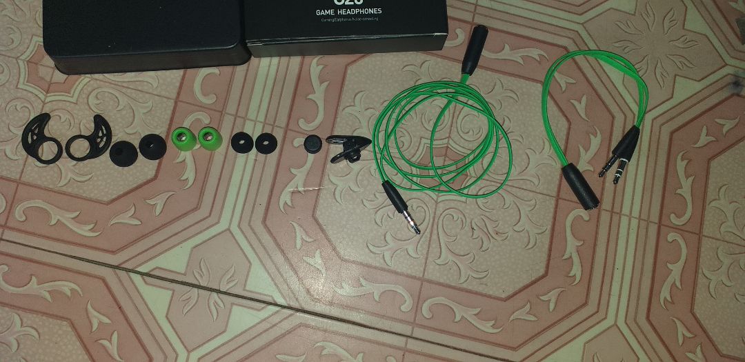 thứ 1: mẫu mã khá đẹp
thứ 2: phụ kiện đầy đủ
thứ 3: chất âm trong tầm giá này khá ổn, tôi sử dụng video ultimate headphone *** như hình để *** và thêm 1 số bản nhạc siêu bass và classic thì thấy bass khá tốt, nghe nhạc cổ điển tạm ổn, nếu các bạn dùng để chơi game thì tai nghe này đáp ứng tốt nhu cầu của các bạn.
thứ 4: nói về dịch vụ của Tiki thì quá tốt
Hy vọng qua đánh giá của tôi và một số khách hàng đã trải nghiệm chiếc tai nghe này, sẽ giúp các bạn có một lựa chọn đúng đắn hơn với số tiền mình bỏ ra