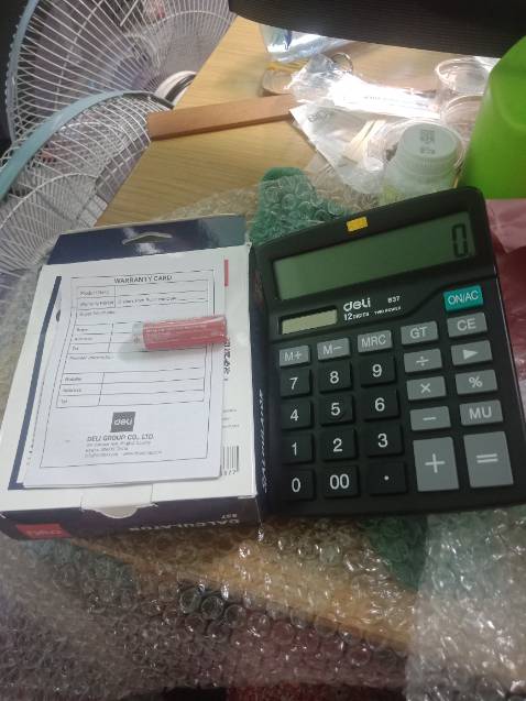 Màn hình to, phím bấm lớn và nhạy. Máy dễ sử dụng, dùng pin aa và năng lượng mặt trời. Hàng dc đóng gói kỹ, giao nhanh