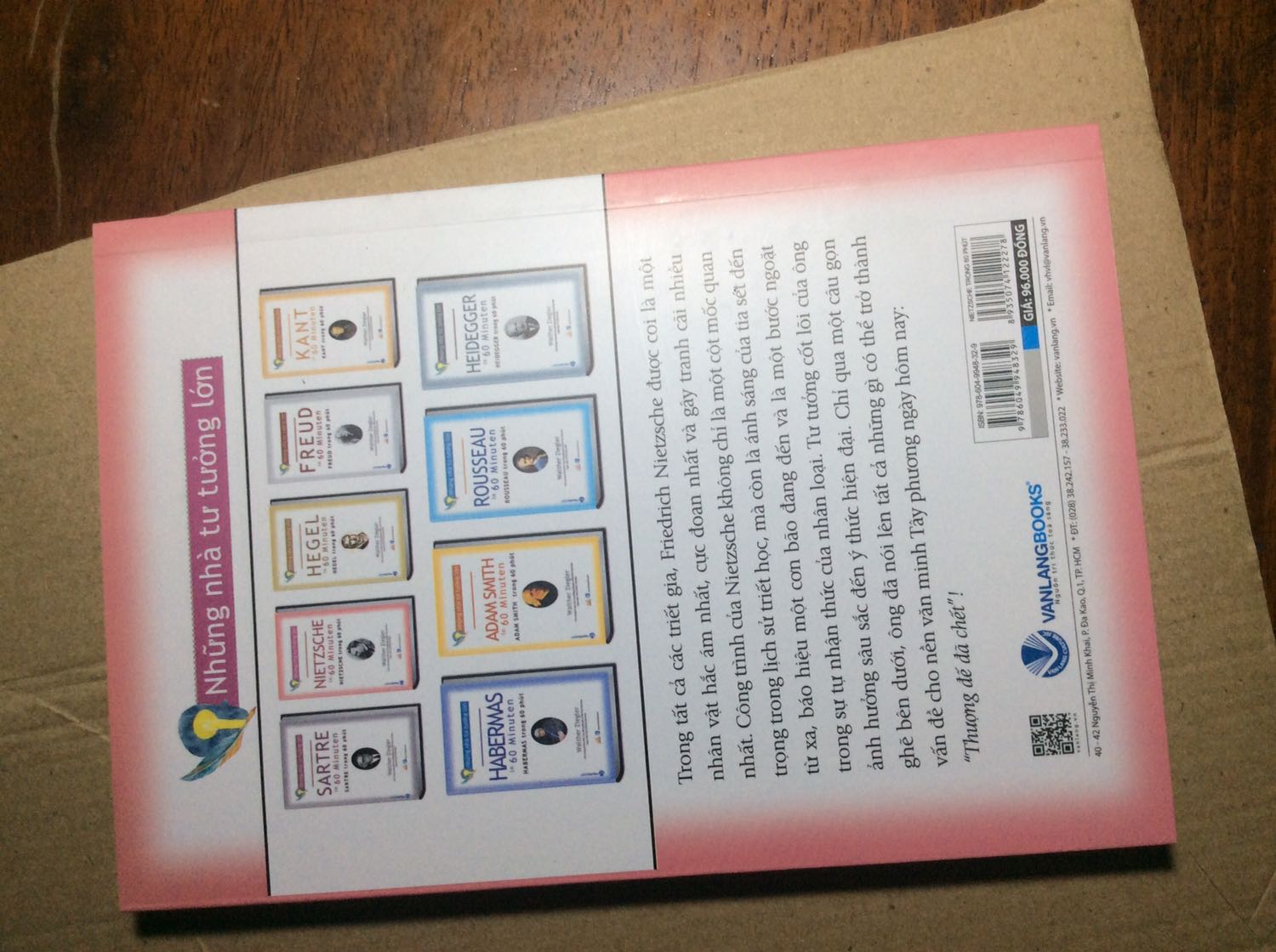 Nội dung, bố cục, chất lượng in, hình ảnh, tất cả đều tuyệt vời. Cảm ơn Văn Lang vì đã mua bản quyền cùng NXB Hồng Đức đã giúp đưa những tựa sách triết học quý giá (mặc dù chỉ là bản vắn tắt nhưng cực kì chất lượng) đến với độc giả Việt Nam