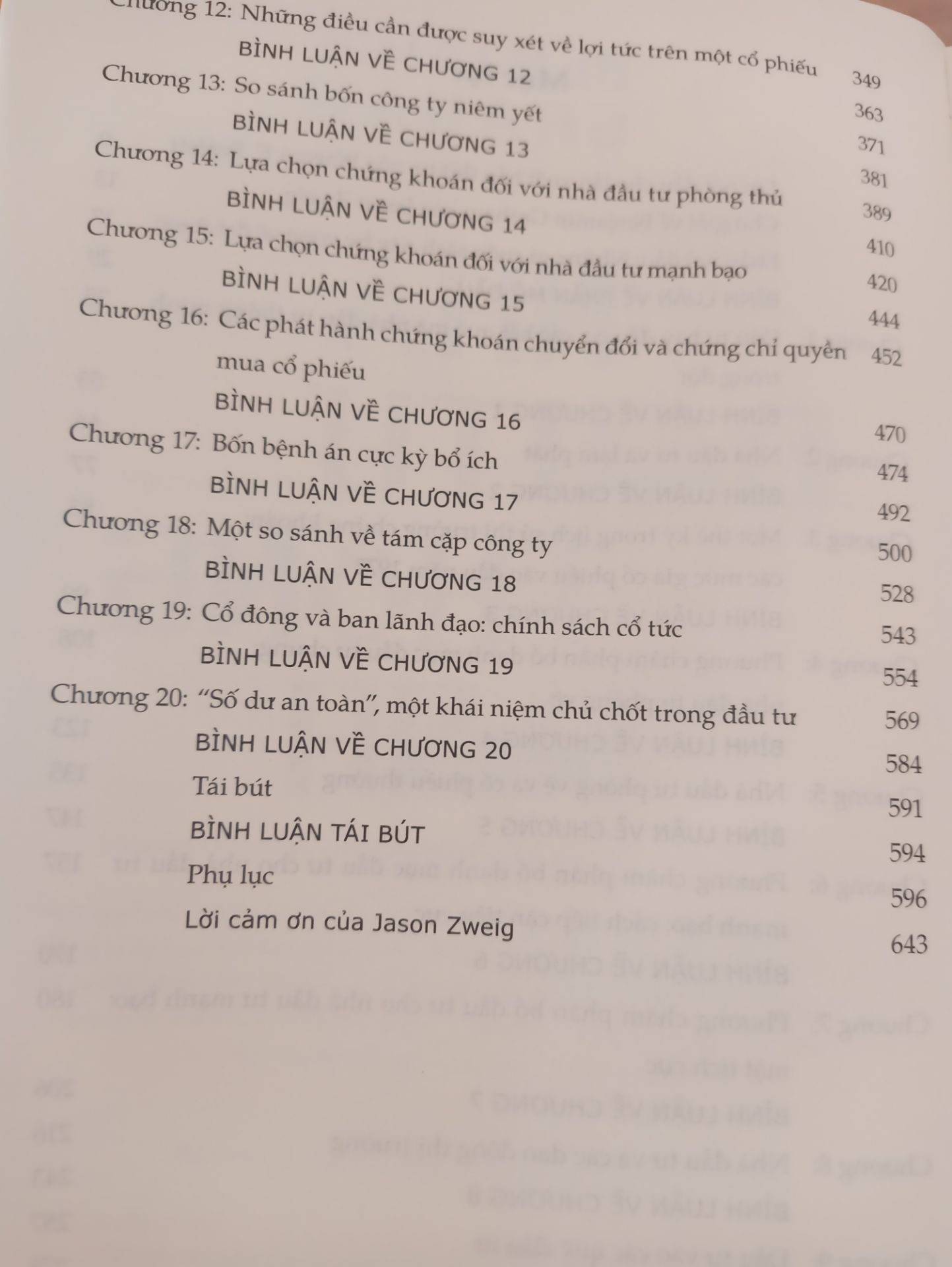 hơi khó đọc, dân mới đầu tư nên tham khảo quyển của peter lynch trước. Quyển này đọc sẽ rất khó hiểu và nhàm chán. Đầu tiên các bạn nên đọc qua phụ lục để biết hướng của tác giả xong rồi đọc kĩ phần giới thiệu để hiểu rõ tác giả muốn truyền đạt những gì trong quyển sách này. Hãy cứ nghiền ngẫm đi, bây giờ đọc chưa thấy nó có nhiều giá trị nhưng mà mấy b đầu tư được 1-2 năm rồi đọc lại sẽ thấy cái hay của nó! Chúc may mắn❤️