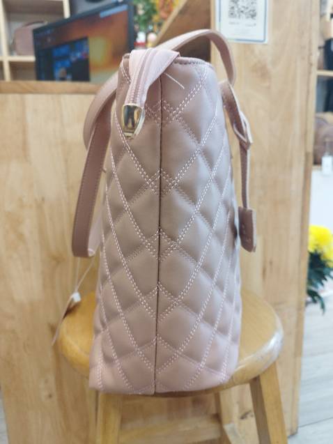 Túi xinh quá shop ạ . Bên ngoài đẹp hơn trong hình nhìu . Chất da mềm và mịn lắm ạ .cảm ơn shop  .mình sẽ luôn ủng hộ shop ạ ....