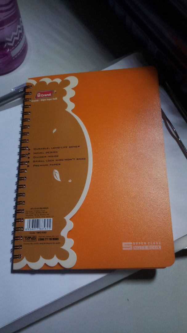 quyển sổ có bìa nhựa cứng ,có phân trang,giấy trắng kẻ hàng rõ ràng