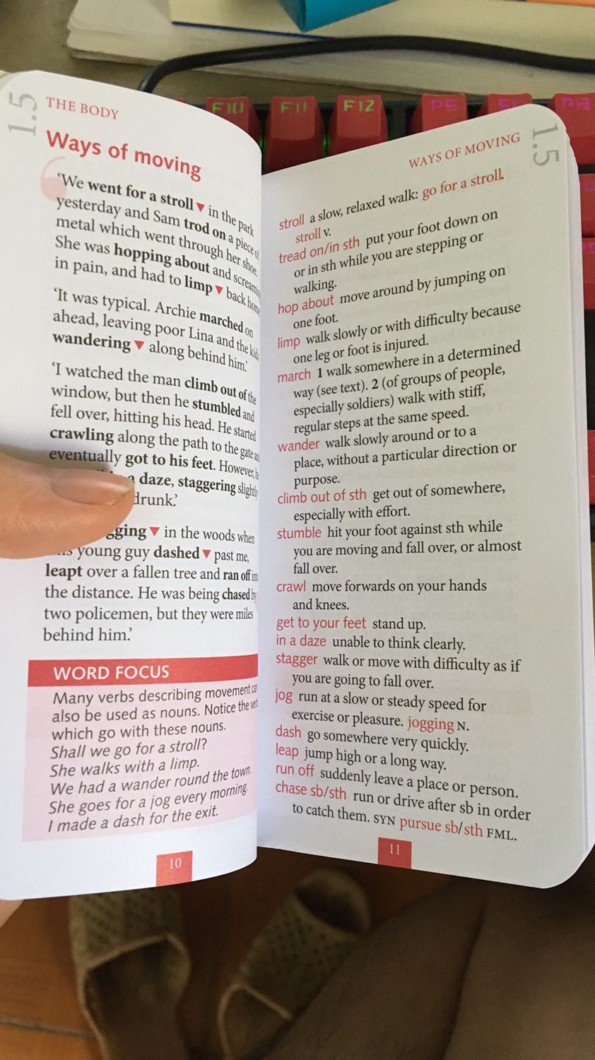 Giấy đẹp, kích thước nhỏ gọn, tiện tra cứu! Mình chỉ không thích cách vẫn chuyển sách của Tiki! Vận chuyển chưa hẳn nhanh, nhưng quan trọng là chất lượng, cảm giác như quyển sách bị quăng quật, đè, dập, chưa gì đã sứt gáy! Hy vọng Tiki sớm cải thiện chất lượng dịch vụ vận chuyển!