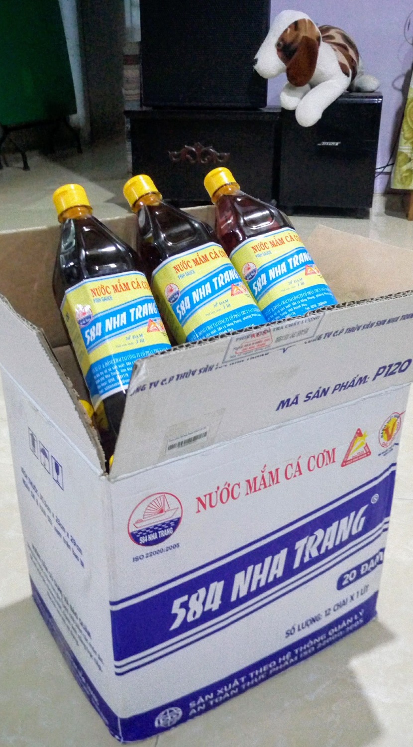 Lần đầu tiên mua thử sản phẩm này đã rất hài lòng về quy cách đóng gói cũng như hình thức bao bì nhãn mác của sản phẩm, có cả tem KCS, hạn sử dụng còn dài lâu, nhìn thôi đã thấy yên tâm hàng chính hãng rồi, về chất lượng thì phải nói là rất tốt trong tầm giá, mình chỉ mới mua thử loại 20 độ đạm thôi mà nếm thử thấy ngon hơn mấy loại đắt tiền hơn mà mình đã từng sử dụng, chất lượng tạo lòng tin, lần sau mình sẽ tiếp tục mua loại độ đạm cao hơn để có thêm trải nghiệm. Cảm ơn TIKI và 584 Nha Trang !