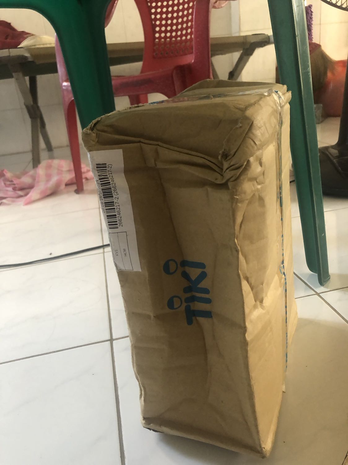 Bình rất to so với tưởng tượng của mình và rất đẹp nha mọi người. Nhưng đóng gói và vận chuyển hơi thất vọng. Nhận hàng mình chứ sợ bị bể ly.