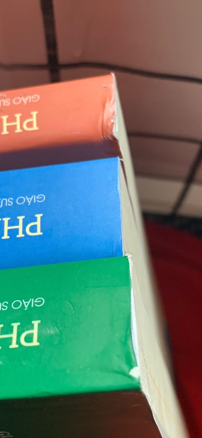 Sách mới. Giấy, bìa đều chất lượng. Nhưng gáy sách và giá đỡ thì nhăn nheo, chưa vừa ý ở điểm này. Còn lại đều hài lòng. Đặt hàng khoảng gần 4 ngày là có hàng (kể cả T7, CN) luôn.