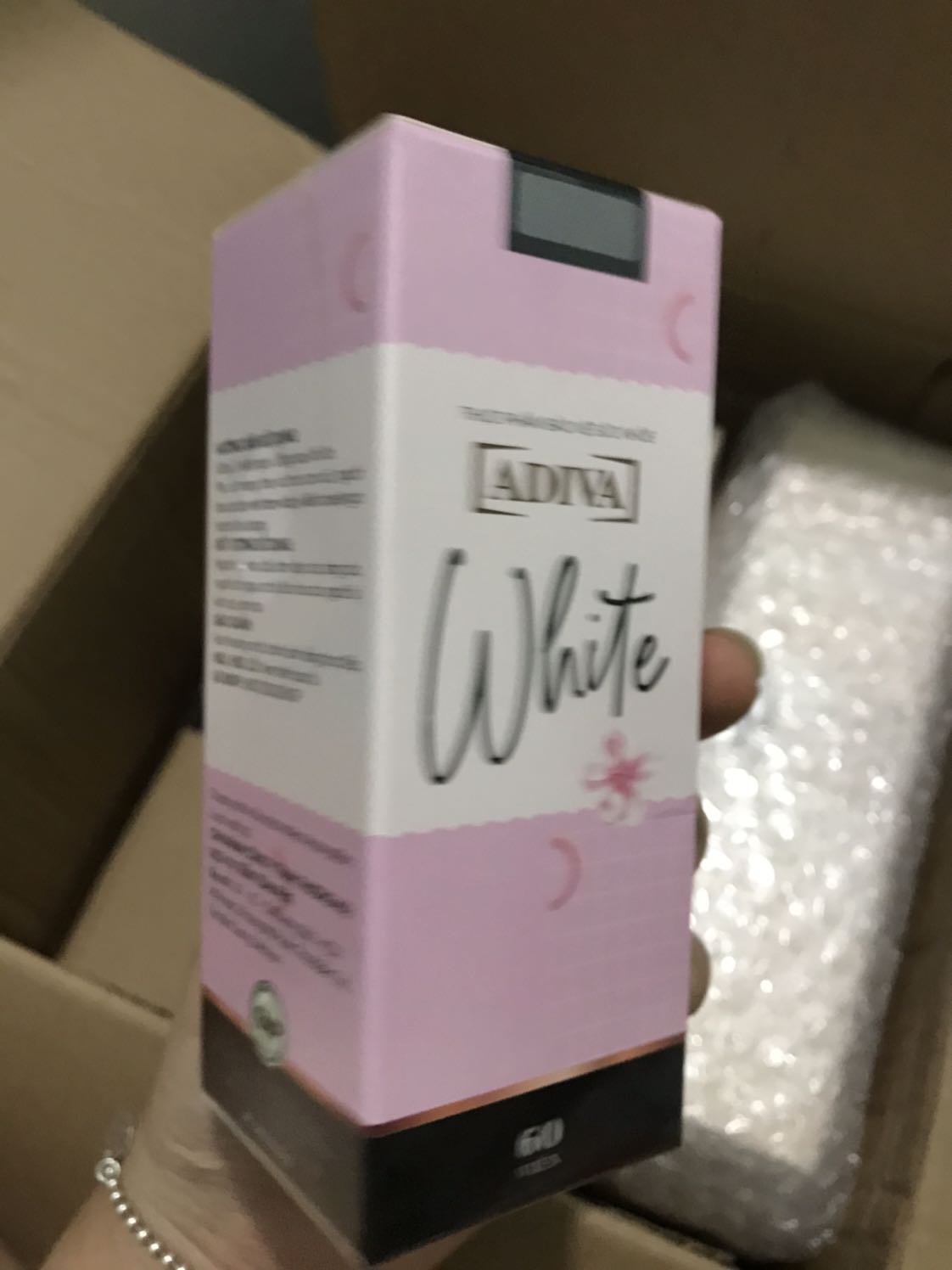 Chưa uống nên chưa biết, đợi 1 tháng sau quay lại phản hồi. Shop đóng gói cẫn thận nhưng sản phẩm bao bì gương bao quanh sp hơi thô, nhìn giống giả nhưng mk đã check mã vạch thử và thấy đúng mã vạch.
Shop trả lời nhiệt tình