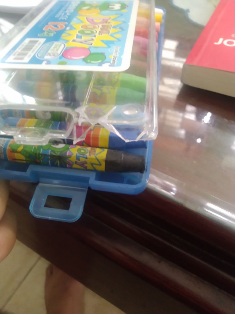 thất vọng mua bộ màu .hộp thì vỡ màu vỡ và rất cũ.sản xuất từ năm 2017 vẫn giao cho khách.