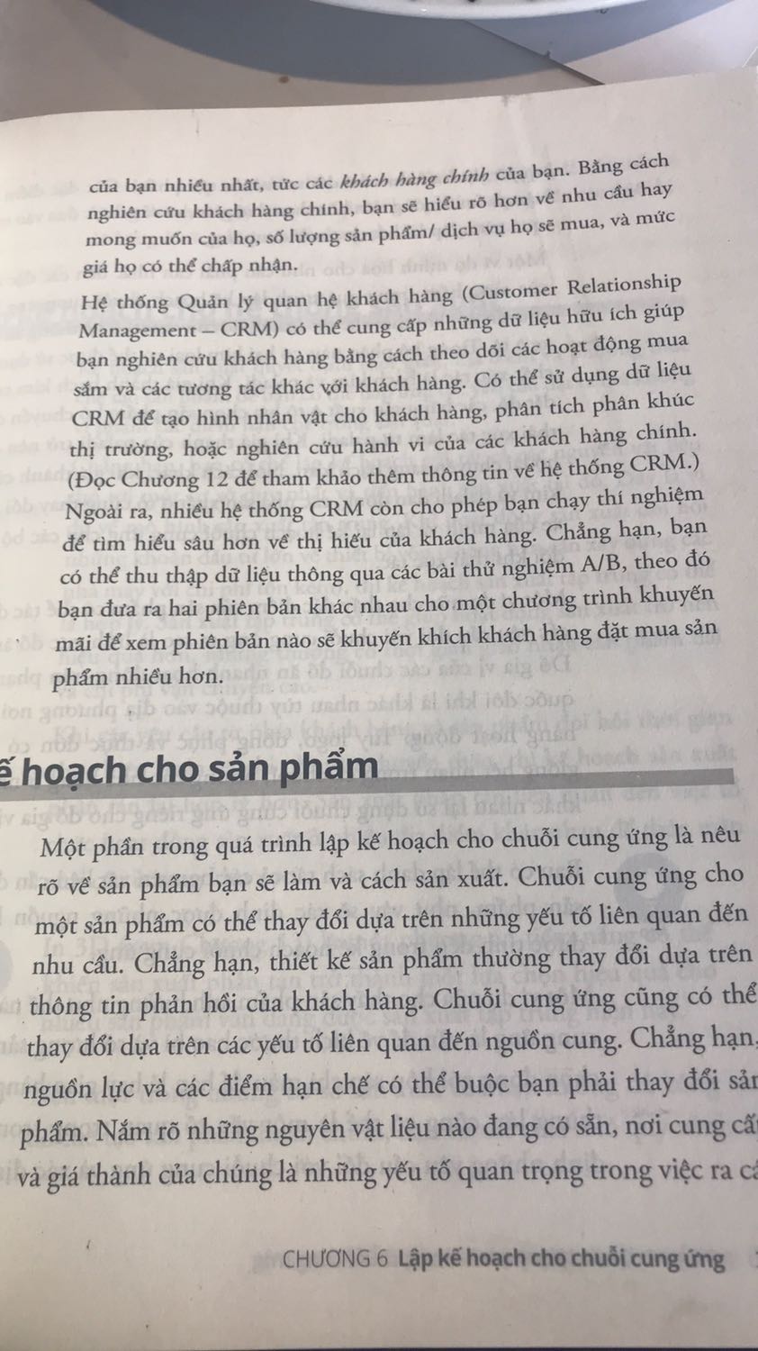 Sách chỉ đơn giản đưa ra các khái niệm và sơ bộ các khái niệm này, đưa thêm link dẫn đến các website để đọc thêm. Vd như về TPS hệ thống tinh gọn của Toyota thì chỉ đưa ra các khái niệm sơ bộ thôi. Sách này giống như quyển sách vỡ lòng, tổng quan chung cho các bên Thứ mua, quản lý vận hành và vận chuyển. Mình đọc cũng thấy hay nhưng với mức độ vừa phải. Vẫn đang tìm thêm sách chuyên ngành cho Chuỗi cung ứng.
