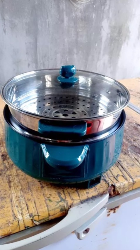 Đặt hộ cô hàng xóm nên k có ảnh,nồi đẹp giá rẻ dùng tiện lợi cô hàng xóm cứ khen mãi.cảm ơn shop ạ. Giao hàng cũng nhanh tiến độ,nồi khá đẹp.
Ăn lẩu 2-3 người là vừa. Đôi khi nấu chỉ cẦn nồi này là đủ!