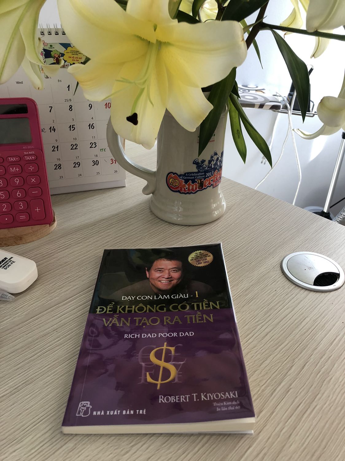 Chủ nhật học lớp về tài chính, đc thầy gợi ý những sách nên đọc là cuốn này tập 1,2. Đặt liền tikinow và bắt đầu buổi học chiều là nhận đc sách nóng hổi. Sách bao vừa vặn, giấy đẹp. Còn nội dung thì chưa kịp đọc nhưng thầy giới thiệu thì có lẽ là hay. Dịch vụ giao hàng thì luôn hài lòng!