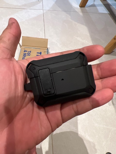 Trên ảnh thì nhìn tưởng nhựa cứng nhưng khi nhận thì là nhựa dẻo, nhìn không sắc sảo như hình,cảm thấy không ưng