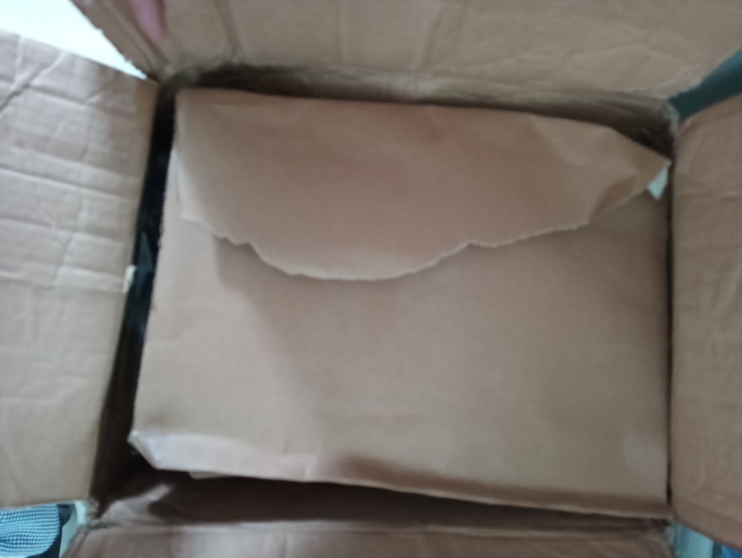 Sản phẩm ghi sữa ít ngọt nhưng hàng nhận về tay lại là sữa ngọt. 

Vô cùng khó chịu vì cách bán hàng treo đầu dê bán thịt *** của Tiki. 

Tiki trading đã *** như thế này thì ai dám mua trên Tiki nữa chứ?

Mua hơn 1 triệu, tiền ship gần 50 ngàn nhưng gói hàng cực kỳ thô sơ. Trong khi những sàn thương mại điện tử khác có thể app mã miễn phí vận chuyển. 

Lần đầu tiên cũng là lần cuối cùng mua hàng của Tiki Trading. Quá tệ hại.