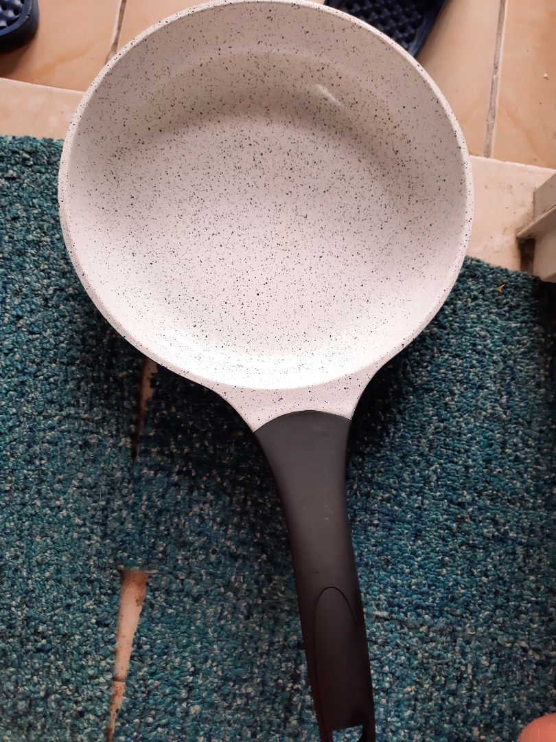 Khá ok, hơi nhỏ khi rán hơi có mùi hắc hắc lên chút chắc do nhiệt độ cao. dùng rồi mới đánh giá tiếp được nhé.