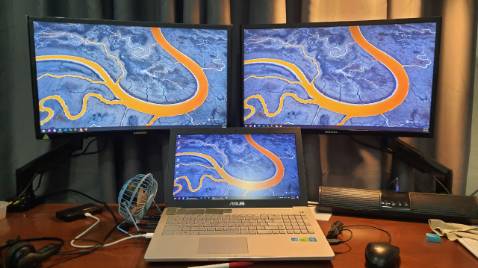 Đã mua 2 cây thay vì mua cây đôi cho linh động, giá đỡ chắc chắn. Nhưng sao nâng hạ độ cao không được, hay do tìm chưa thấy chỗ nới lỏng con ốc. Lúc đầu trục xoay màn hình cho ngang lại cũng khá cứng. Lúc mới lắp sợ ép quá nó gãy. Nhưng giờ thì khá ổn.