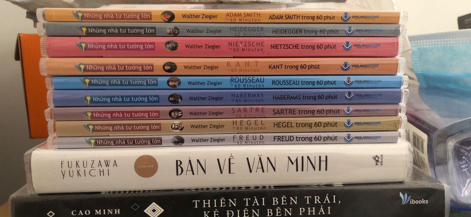 Đóng gói ẩu, mua hết bộ 9 quyển thì quyển này bị gãy góc, may là ko nặng và mấy quyển kia cũng ko đến nỗi. Nhưng cái vấm đề đóng gói hàng của Tiki thật sự tệ! 
ADAM SMITH đúng là vị tổ phục của chủ nghĩa tư bản. Với lý thuyết nổi danh "bàn tay vô hình", ông hé lộ bị mật thành công của chủ nghĩa tư bản: Mỗi một người dù ích kỷ, chỉ biết đeo đuổi lợi ích riêng tư, cũng mang lại điều tốt đẹp nhất cho cộng đồng, cho dù họ có ý định đó hay không.