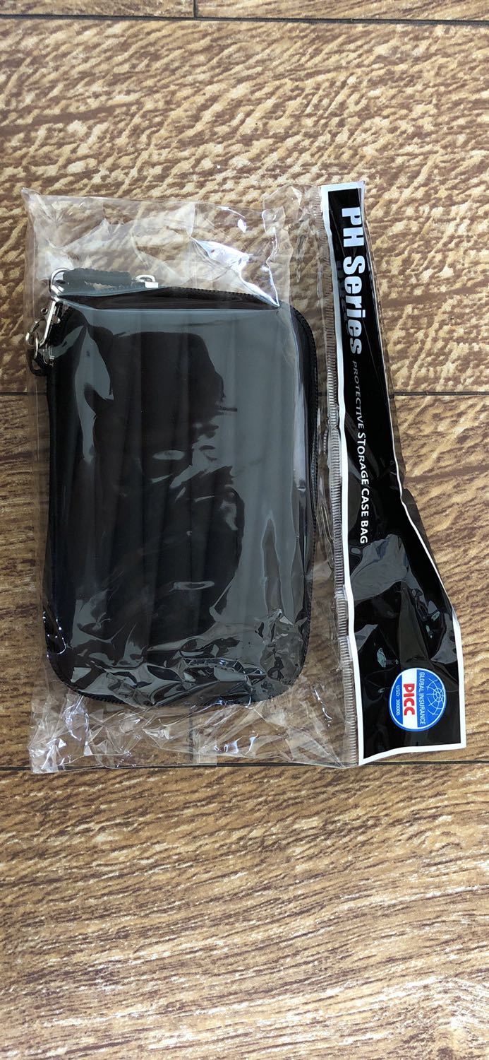 Sản phẩm được bao bì cẩn thận, còn nguyên seal.
Hộp chắn chắn, bên trong rộng vừa đủ đựng ổ cứng, pin dự phòng, khoá kéo chắn chắn và có dây quấn tay.
Tiki vẫn giữ uy tín, bán hàng chất lượng - gía cạnh tranh, giao hàng đúng hẹn.
Nên Mua !! Sản phẩm được bao bì cẩn thận, còn nguyên seal.
Hộp chắn chắn, bên trong rộng vừa đủ đựng ổ cứng, pin dự phòng, khoá kéo chắn chắn và có dây quấn tay.
Tiki vẫn giữ uy tín, bán hàng chất lượng - gía cạnh tranh, giao hàng đúng hẹn.
Nên Mua !!