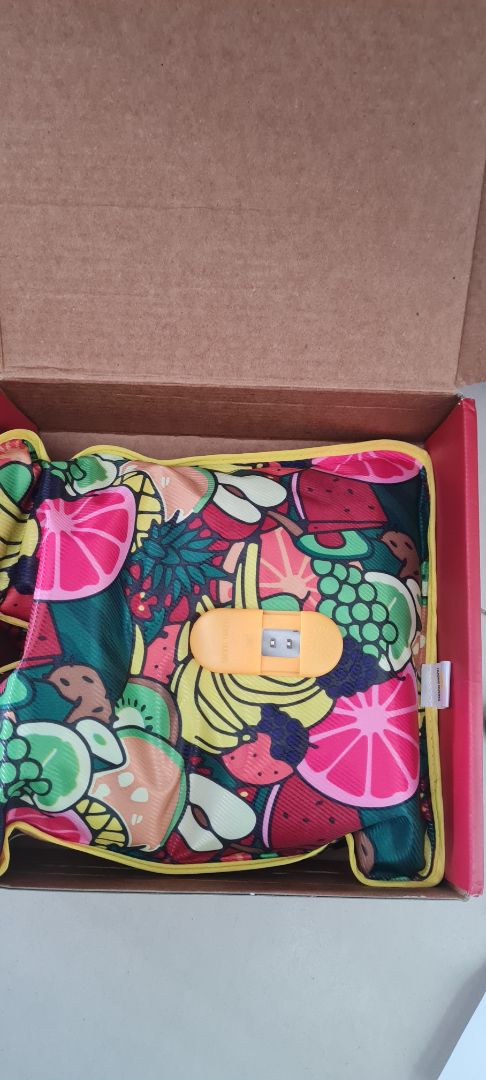 -Shop giao nhầm dây sạc mất rồi, ổ sạc trên túi có 2 chấu, mà shop kèm dây sạc 3 chấu, nhờ tiki hỗ trợ đổi lại giùm.