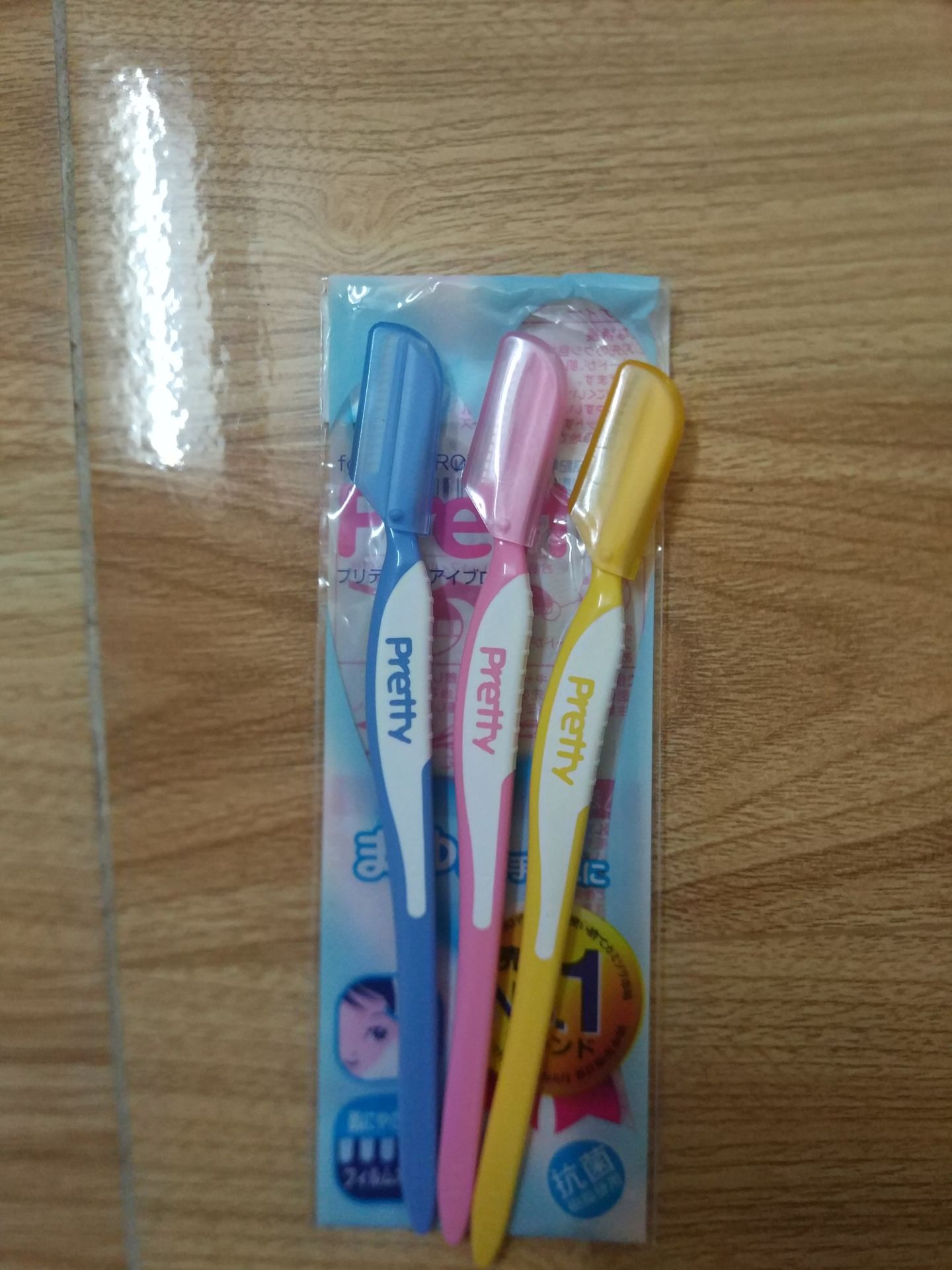 Dao dùng ổn, an toàn, không quá sắc vì có gờ. Tuy nhiên, không cạo sạch và khó tạo kiểu.
Mình nghĩ cái này phù hợp với những người mới sử dụng