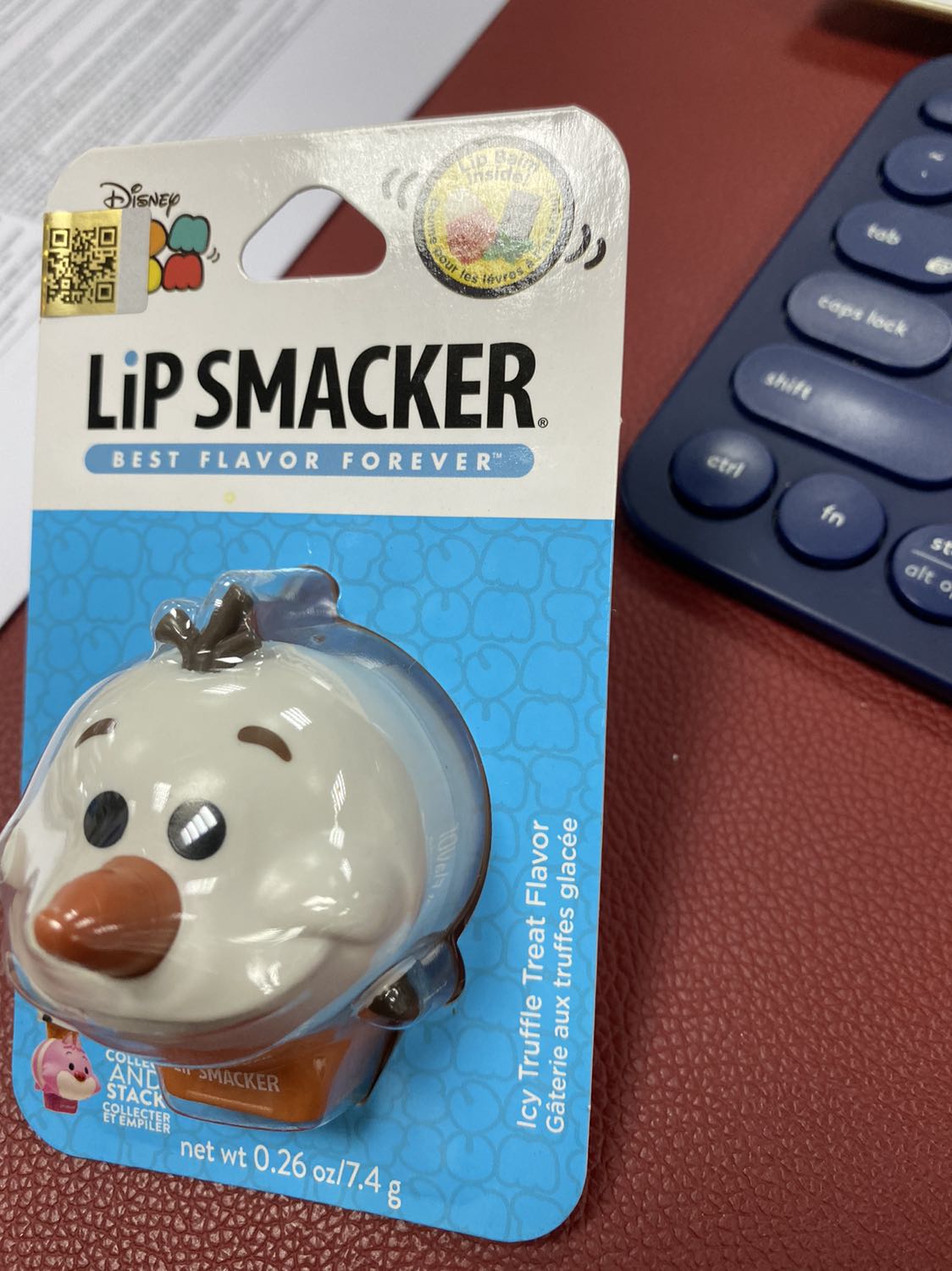 Cute, bọc hàng cẩn thận, chu đáo, son lên đúng mùi socola bạc hà, độ dưỡng vừa phải. Hàng có vẻ đảm bảo, có cả tem phụ. Các bạn nào thích dạng này thì mua nhe.