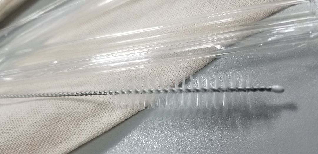 Ống thủy tinh chắc chắn. Tui mua về chỉ dùng ống nhỏ là chính. Ống lớn dùng uống trà sữa tui cho đi vì tui không uống trà sữa.
Túi đựng ống hơi thô không được mềm mài. Hình ảnh sản phẩm như mô tả.