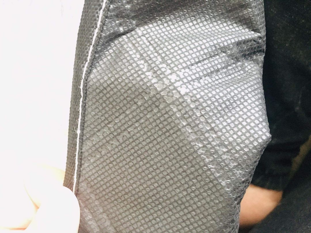 Giao hàng nhanh, sản phẩm đẹp giống như hình ảnh mô tả. Sản phẩm tốt hơn mình nghĩ. Độ dày vừa phải, chưa dùng nên không biết chất lượng cách nắng như thế nào. Sản phẩm tiện lợi dễ dàng gắp lại bỏ vào túi