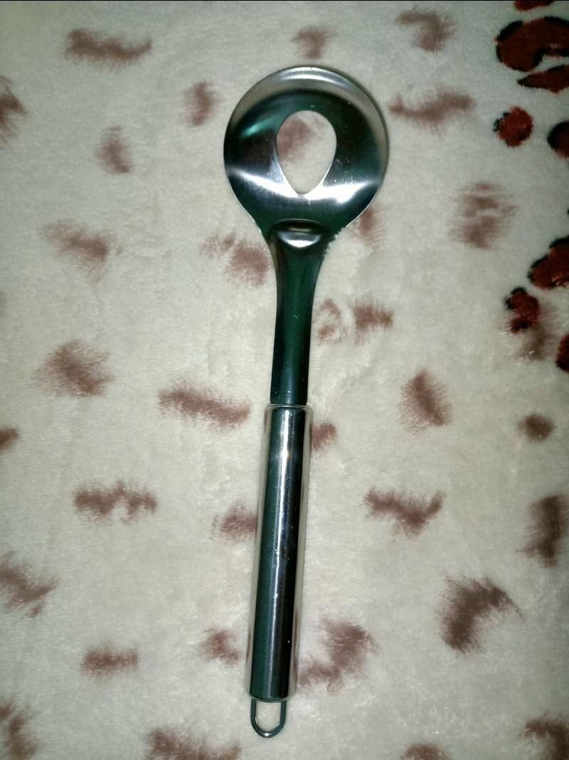 Dụng cụ tiện lợi, làm thịt viên này kia cũng phải đở dơ tay để vo tròn , dụng cụ cần thiet cũng nên có trong nhà bếp