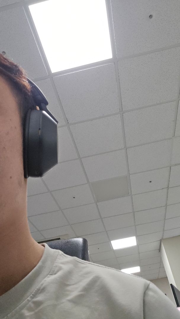 tai nghe phù hợp ngồi phòng máy lạnh, :))))
chống ồn đỉnh của chóp, nghe nhạc cũng quá ư là cuốn, có một điều là cái app điều khiển trên đt ta nói nó ghẻ, nó tệ, nó xấu và cuối cùng là nó dởm.