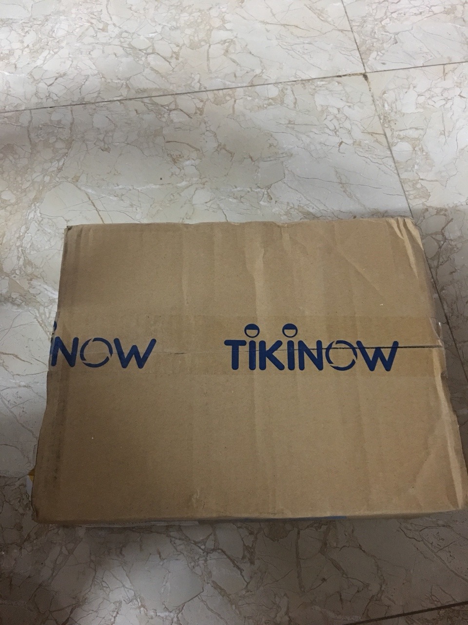 Hàng chuẩn nhập khẩu chính hãng. Dép chắc chắn , nhựa mềm dày dặn, có dập nổi chữ Made in korea bên dưới. Trước mình có mua bên sàn khác mà chắc chỉ là hàng nhái, chất lượng kém quá, không thể bằng hàng Tiki.