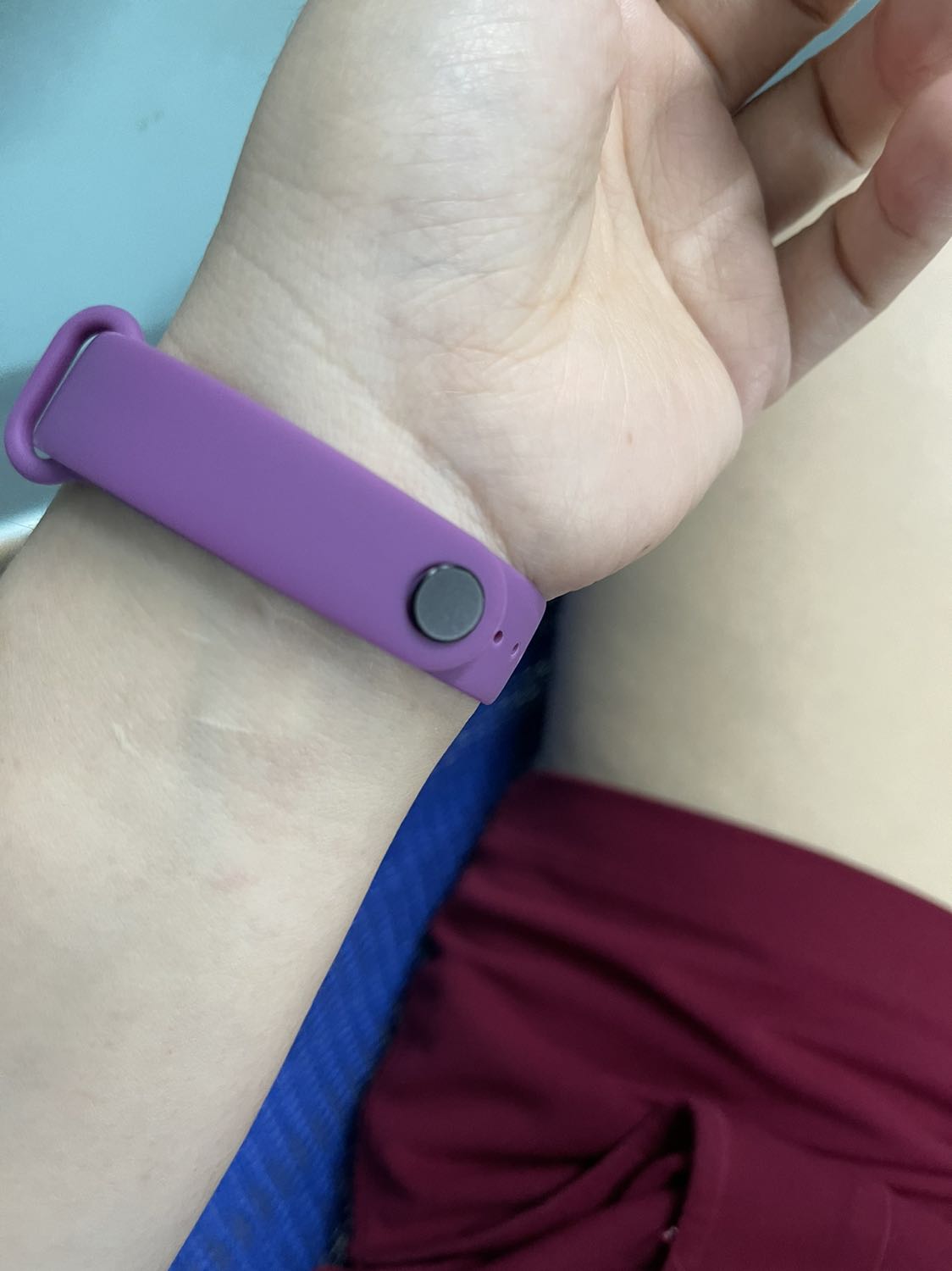 Dây cứng hơn dây gốc. Chốt ịnh vô lỗ chỉnh kích cỡ giòn lắm, lần đầu tiên sử dụng đã vỡ. May mình lấy cái của dây cũ gắn qua được.