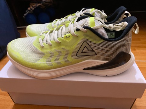 Giày êm, nhẹ và ôm chân, mình mua về chạy giải Long Biên kết quả rất tốt